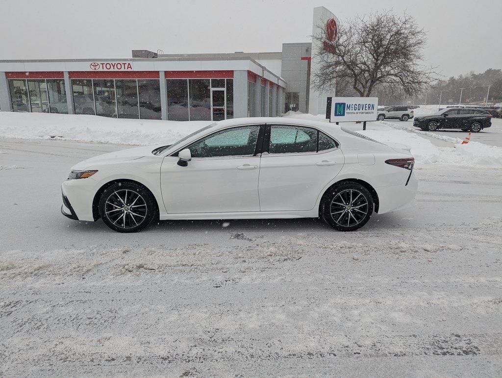 Used 2023 Toyota Camry SE image 2