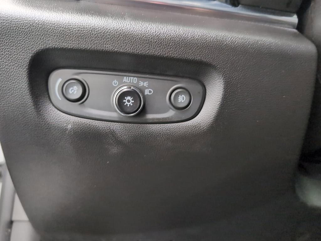 Used 2021 Chevrolet Traverse LT w/ LT Premium Package image 24