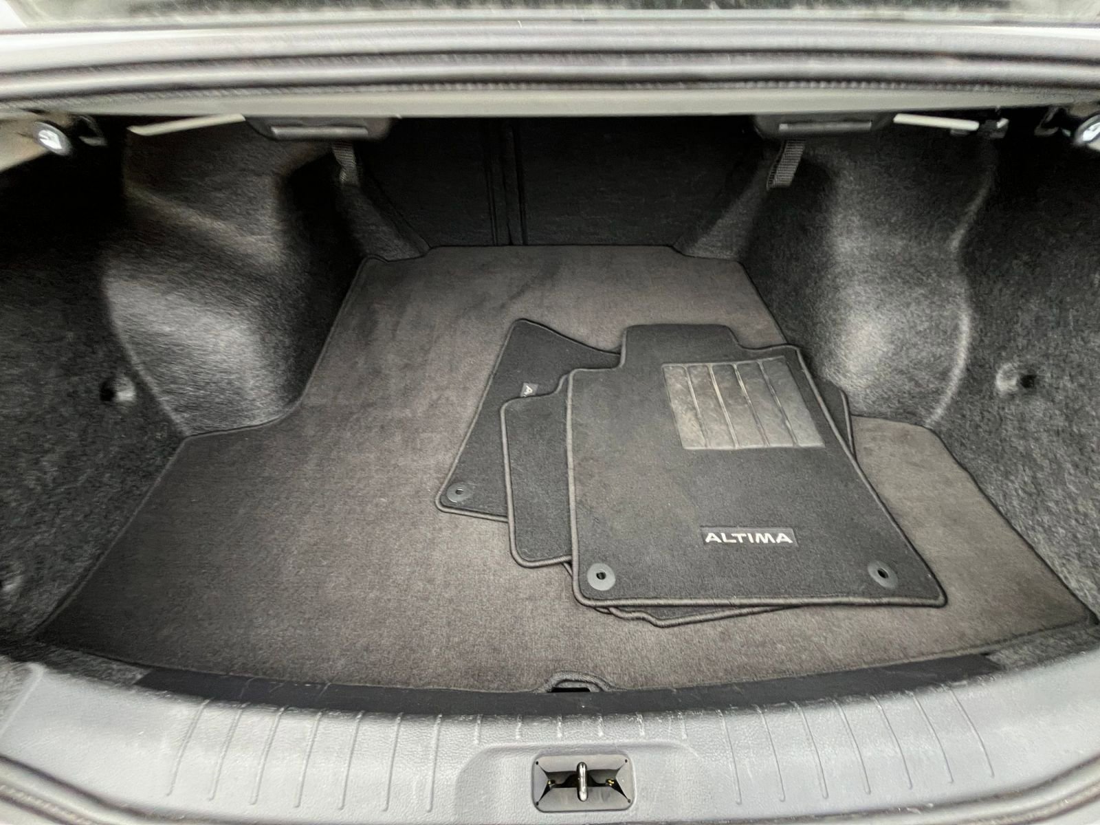 Used 2025 Nissan Altima 2.5 SV image 31