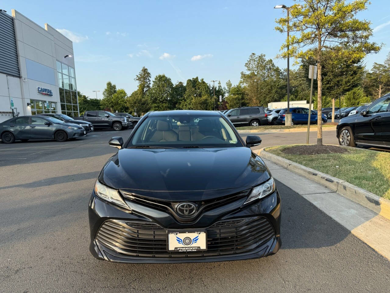 Used 2020 Toyota Camry LE image 3