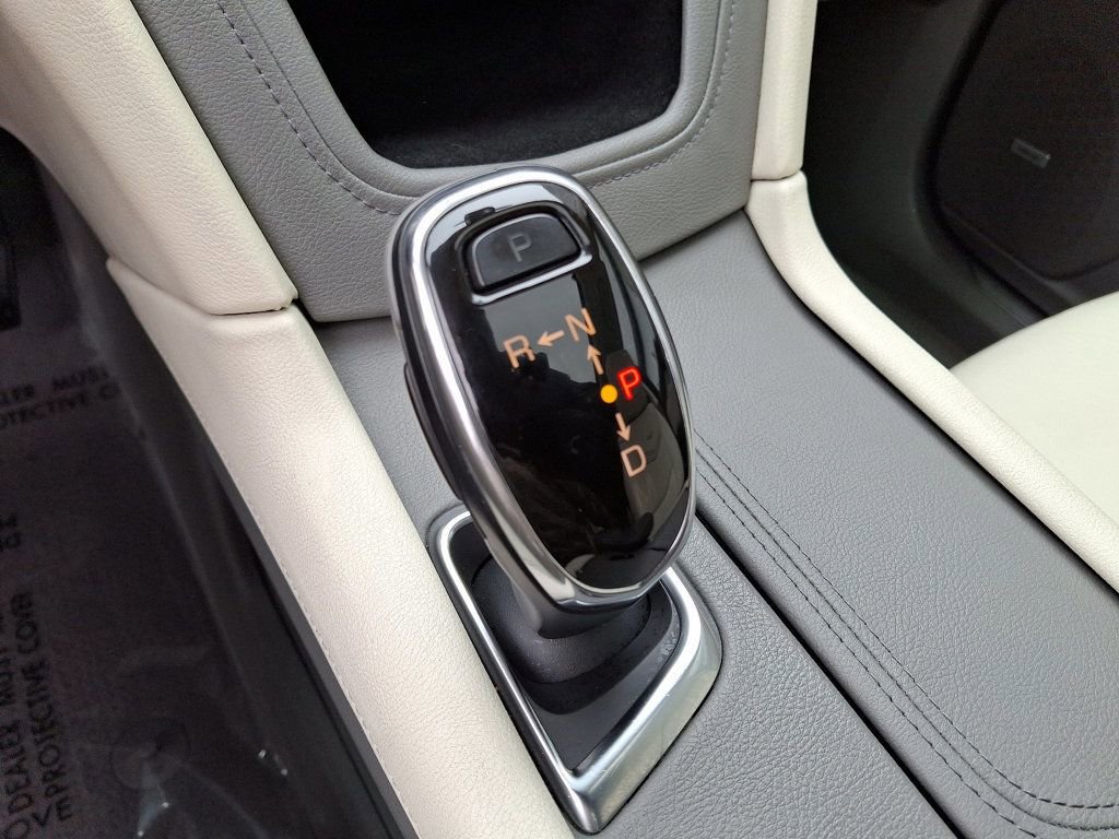 Used 2018 Cadillac XT5 Luxury w/ Driver Awareness Package image 15