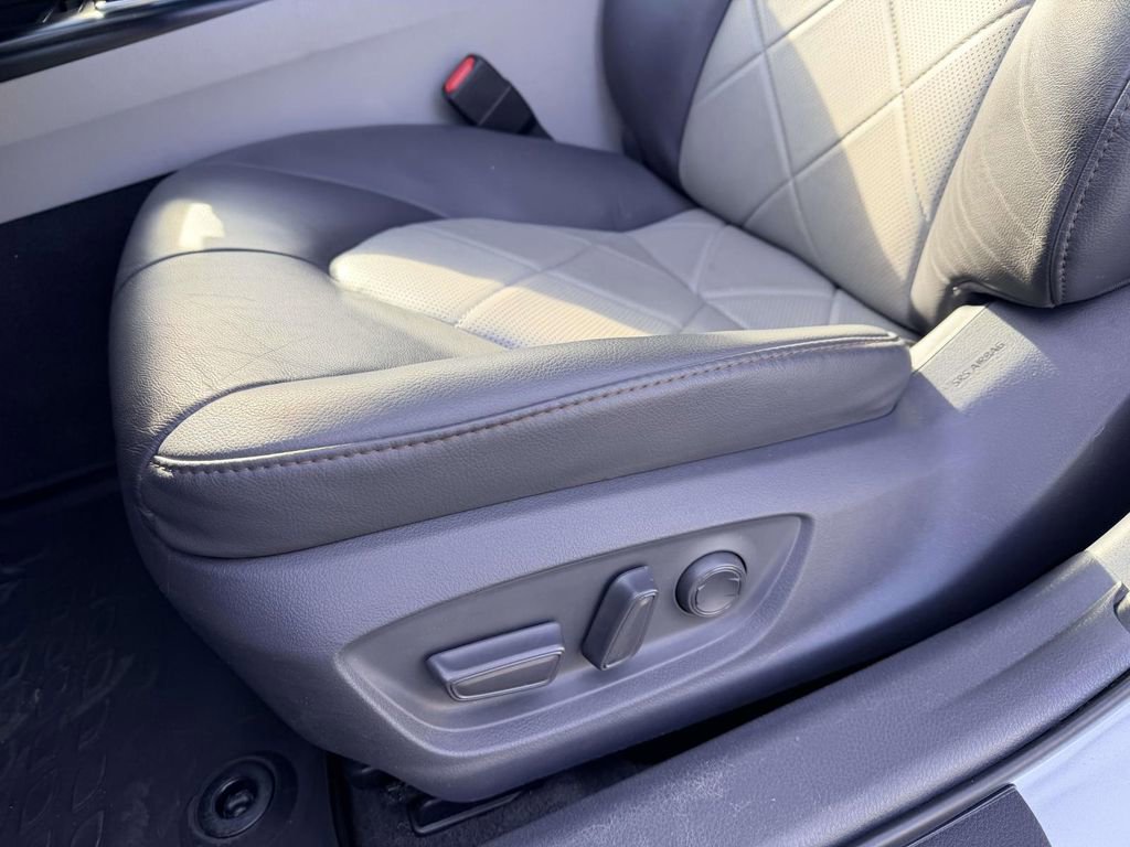 Certified 2018 Toyota Camry XLE image 18