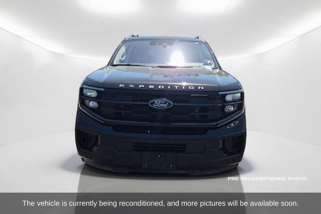 Used 2025 Ford Expedition Active AWD/4WD image 2