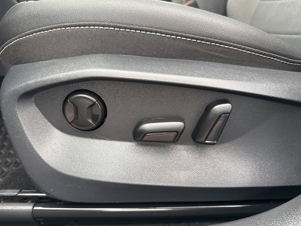 Used 2024 Volkswagen Taos SE image 12