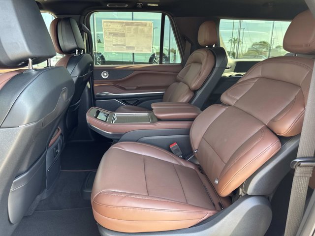 New 2025 Lincoln Navigator L Reserve image 16