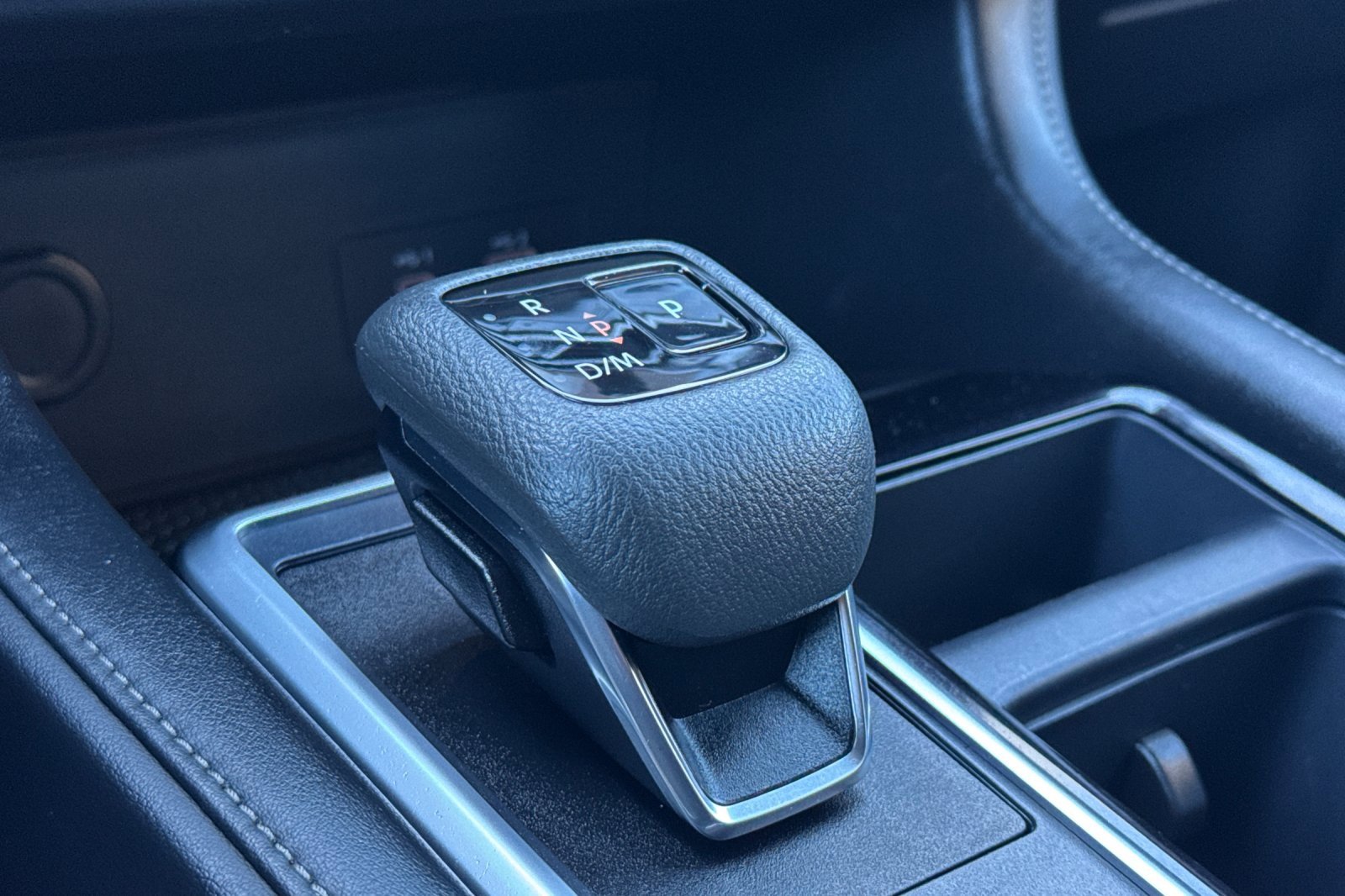 Used 2024 Nissan Pathfinder SV image 26