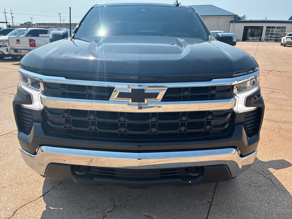 Used 2022 Chevrolet Silverado 1500 LT AWD/4WD image 2