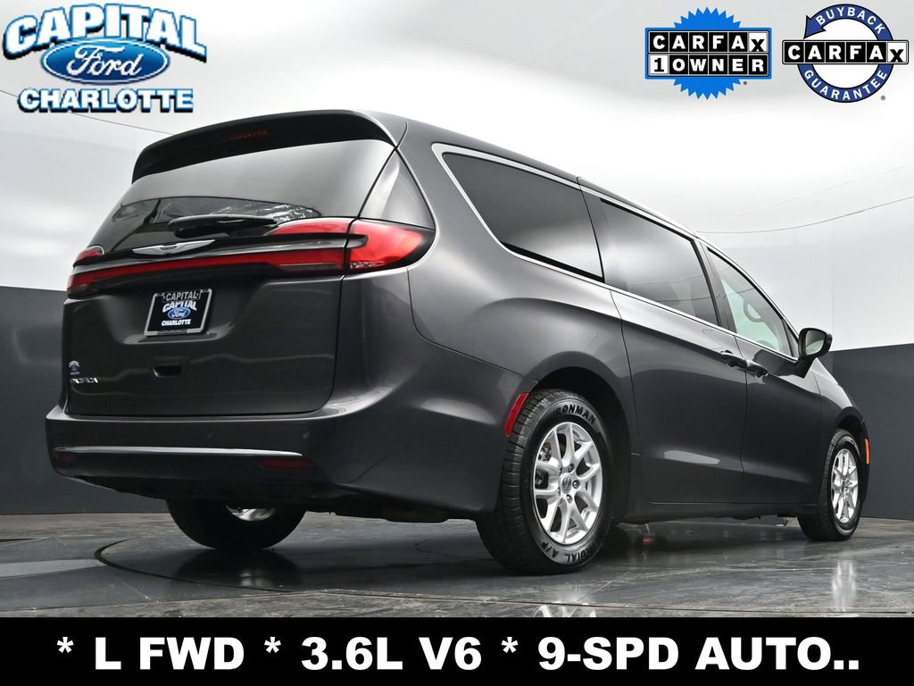 Used 2023 Chrysler Pacifica Touring-L FWD image 28