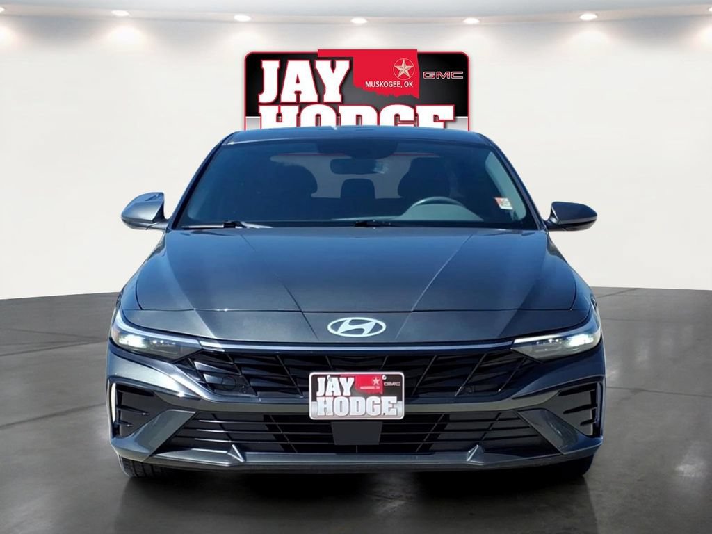 Used 2024 Hyundai Elantra SEL w/ Convenience Package FWD image 2