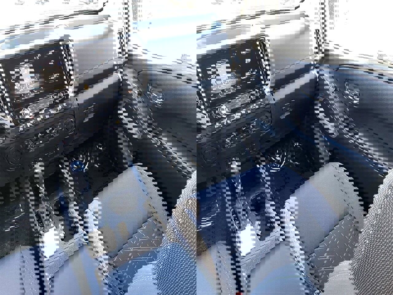 New 2025 Nissan Frontier SV w/ SV Convenience Package image 17