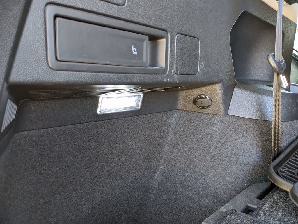 Certified 2023 Volkswagen Tiguan SE FWD image 28