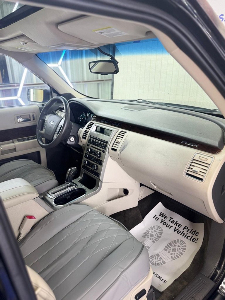 Used 2011 Ford Flex SEL w/ Rapid Spec Order Code FWD image 34