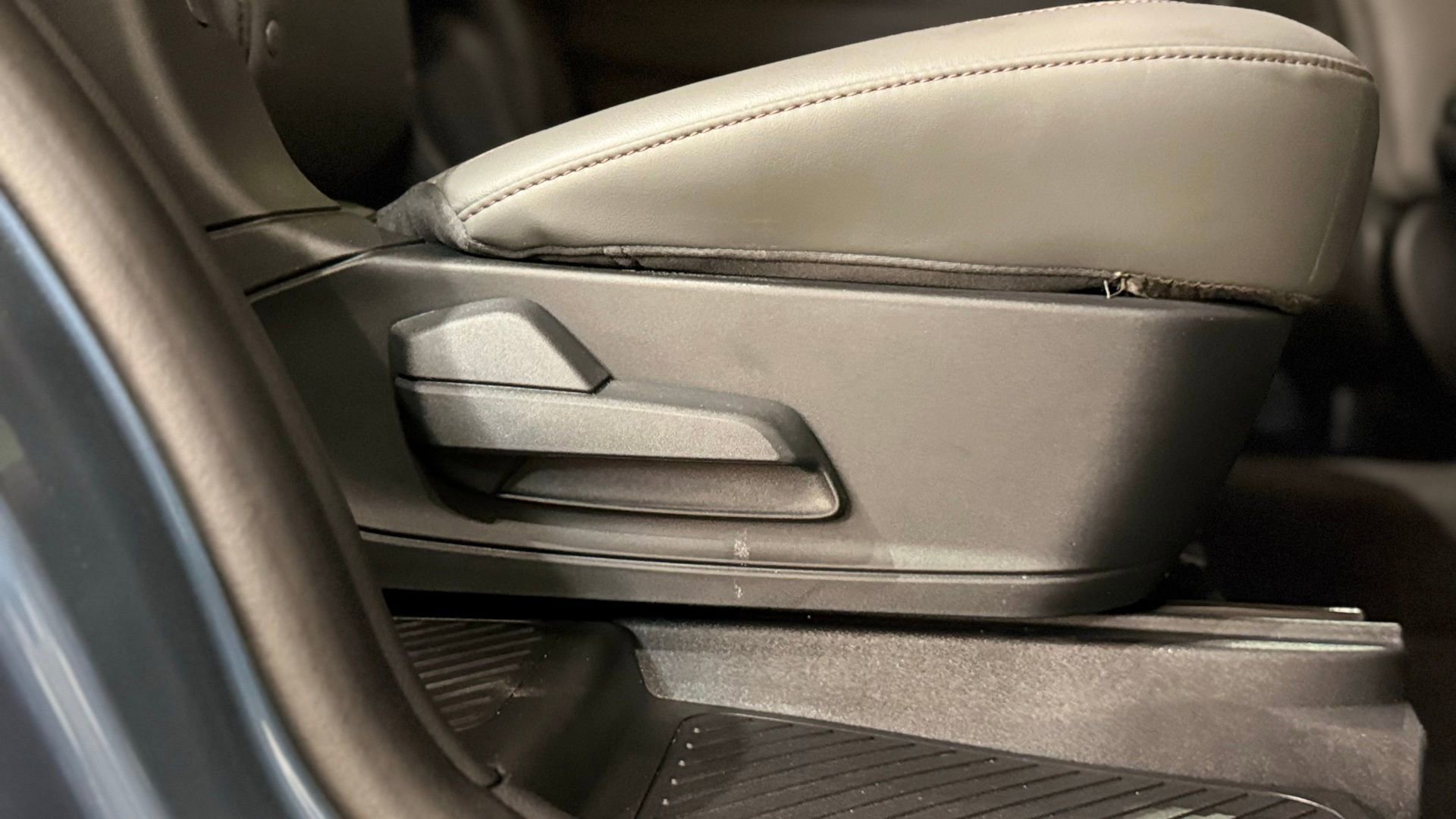 Used 2025 Ford Explorer Active w/ Active Comfort Package image 66