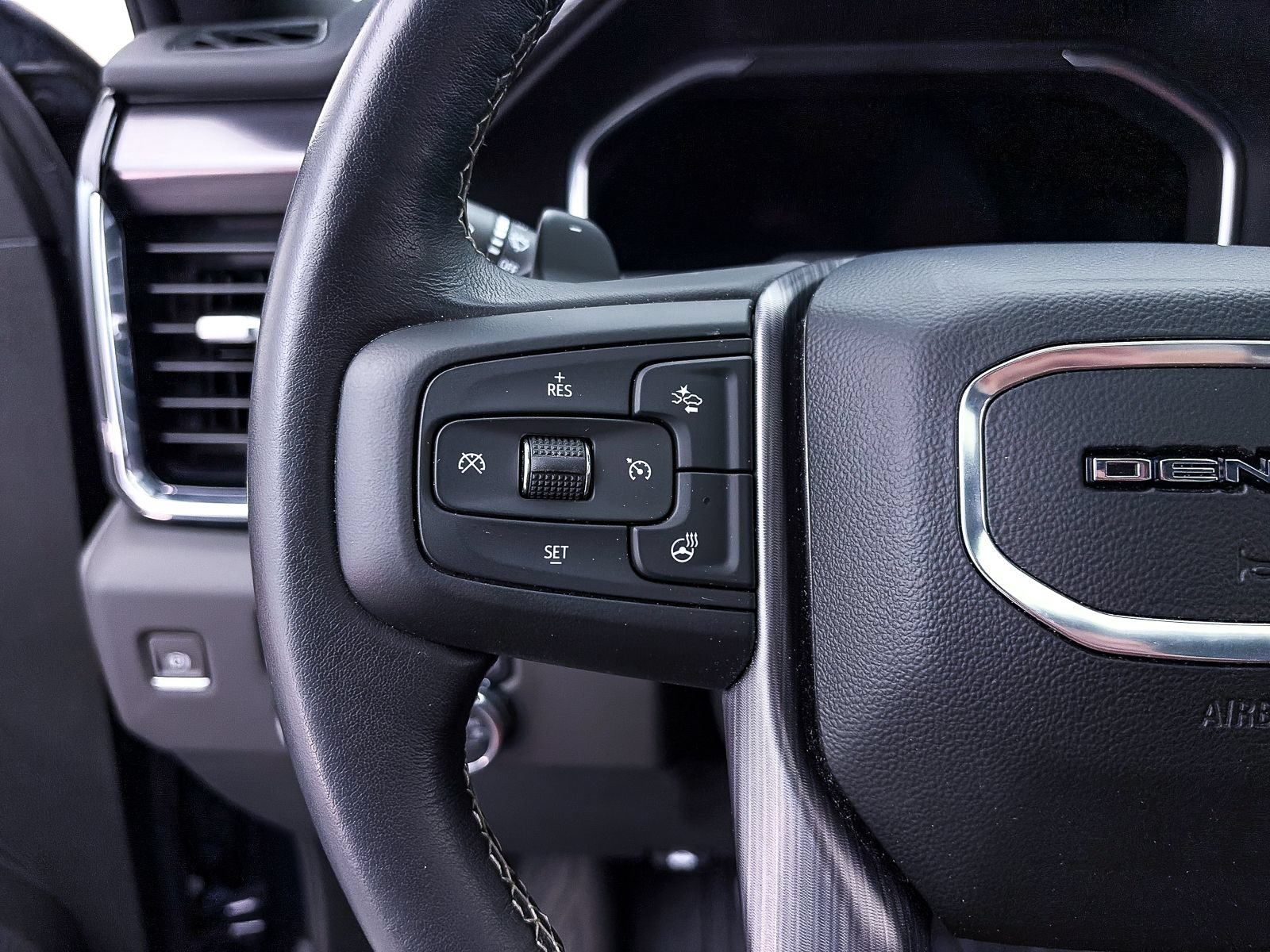 Used 2023 GMC Sierra 1500 Denali Ultimate AWD/4WD image 35