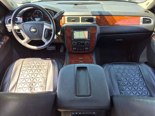 Used 2014 Chevrolet Suburban LTZ RWD image 18