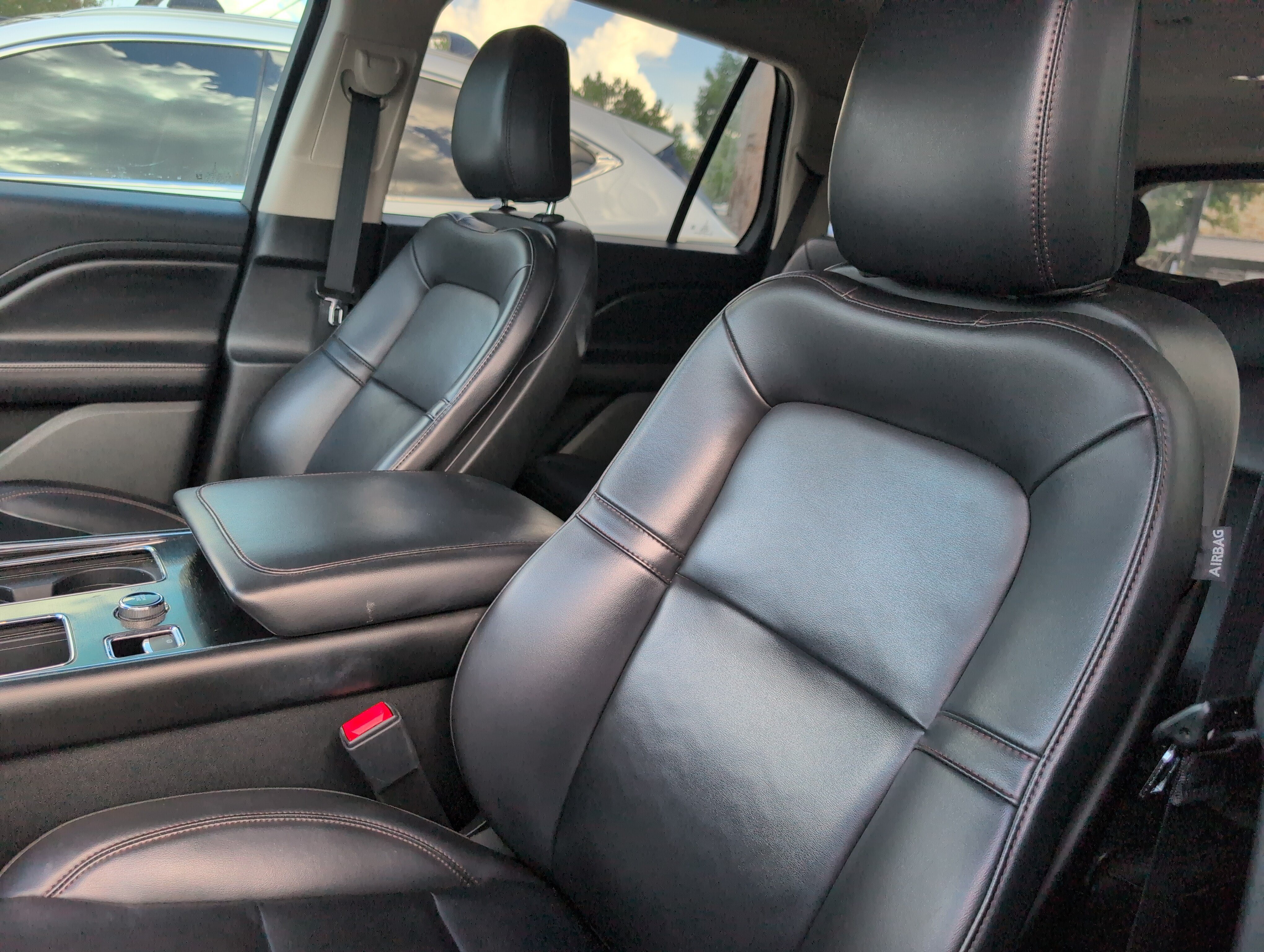 Used 2021 Lincoln Aviator 2WD image 5