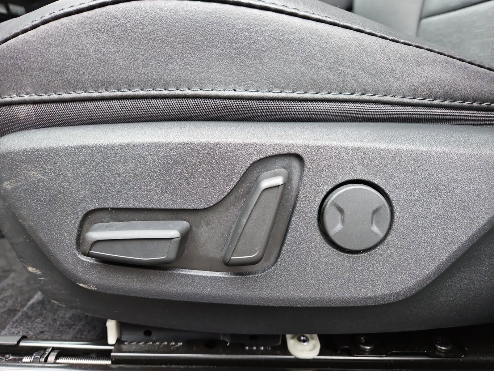 Used 2023 Kia Niro SX Touring image 21