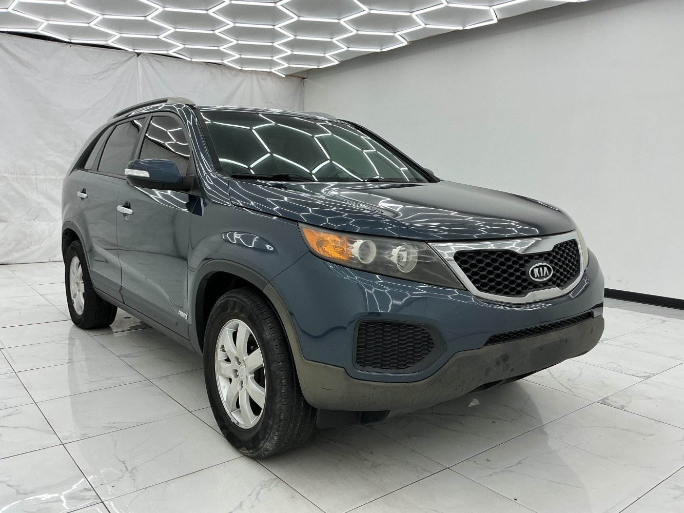 Used 2011 Kia Sorento LX AWD/4WD image 3