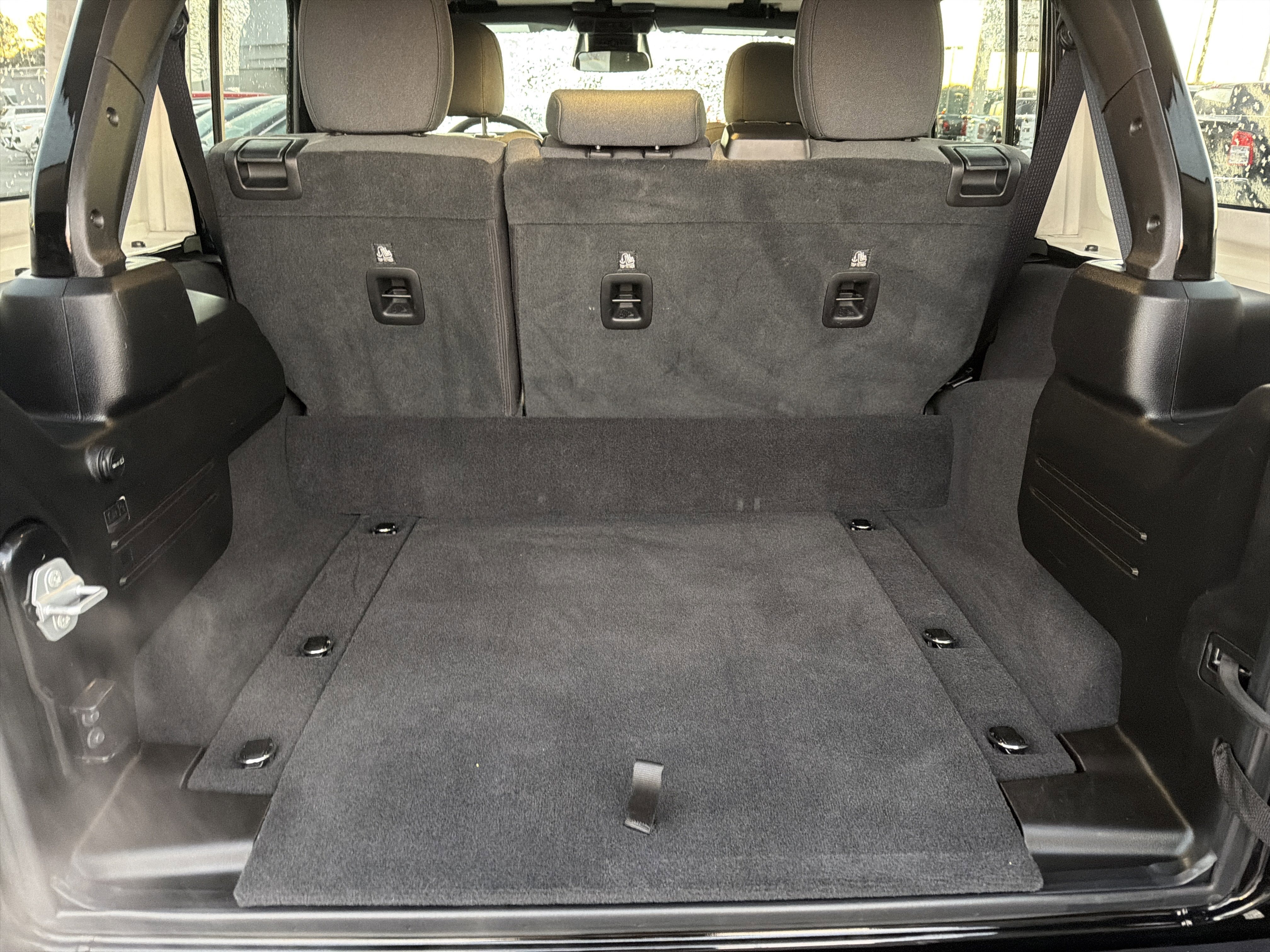 Used 2025 Jeep Wrangler Sahara image 19