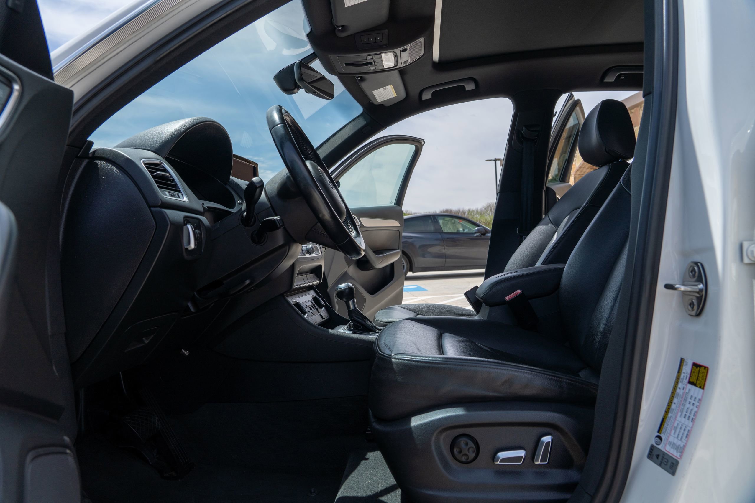 Used 2017 Audi Q3 2.0T Premium Plus w/ Premium Plus Package FWD image 6