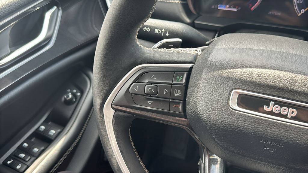 Used 2023 Jeep Grand Cherokee Altitude AWD/4WD image 22