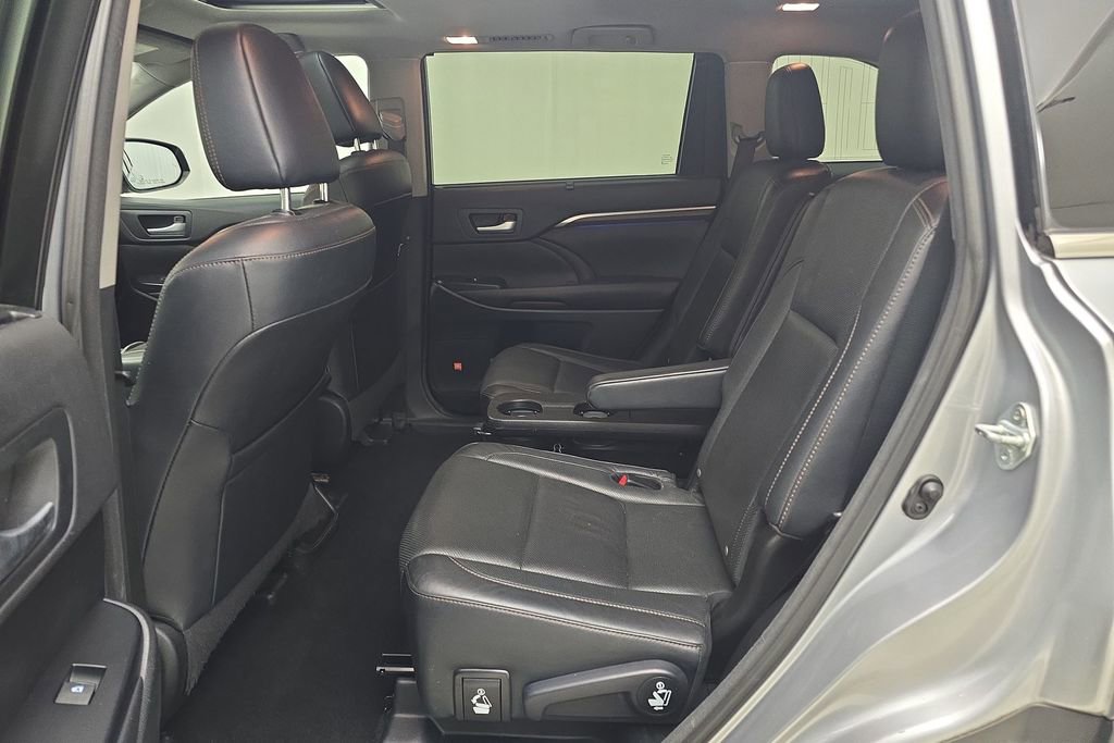 Used 2016 Toyota Highlander Limited w/ Driver Technology Package image 23