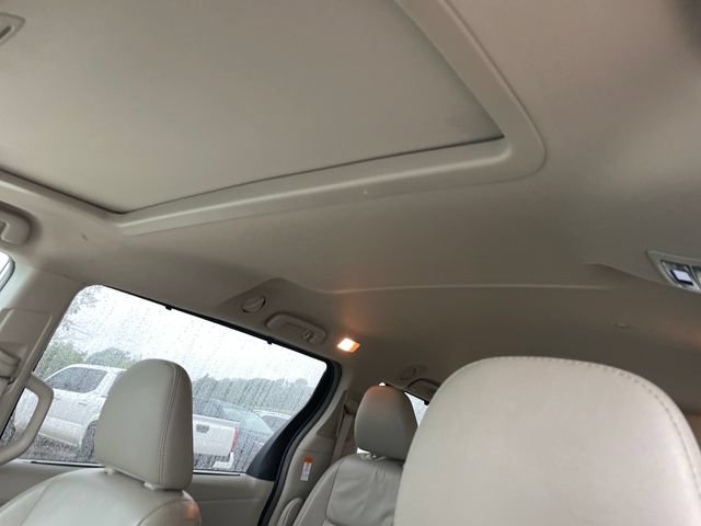 Used 2019 Toyota Sienna XLE FWD image 28