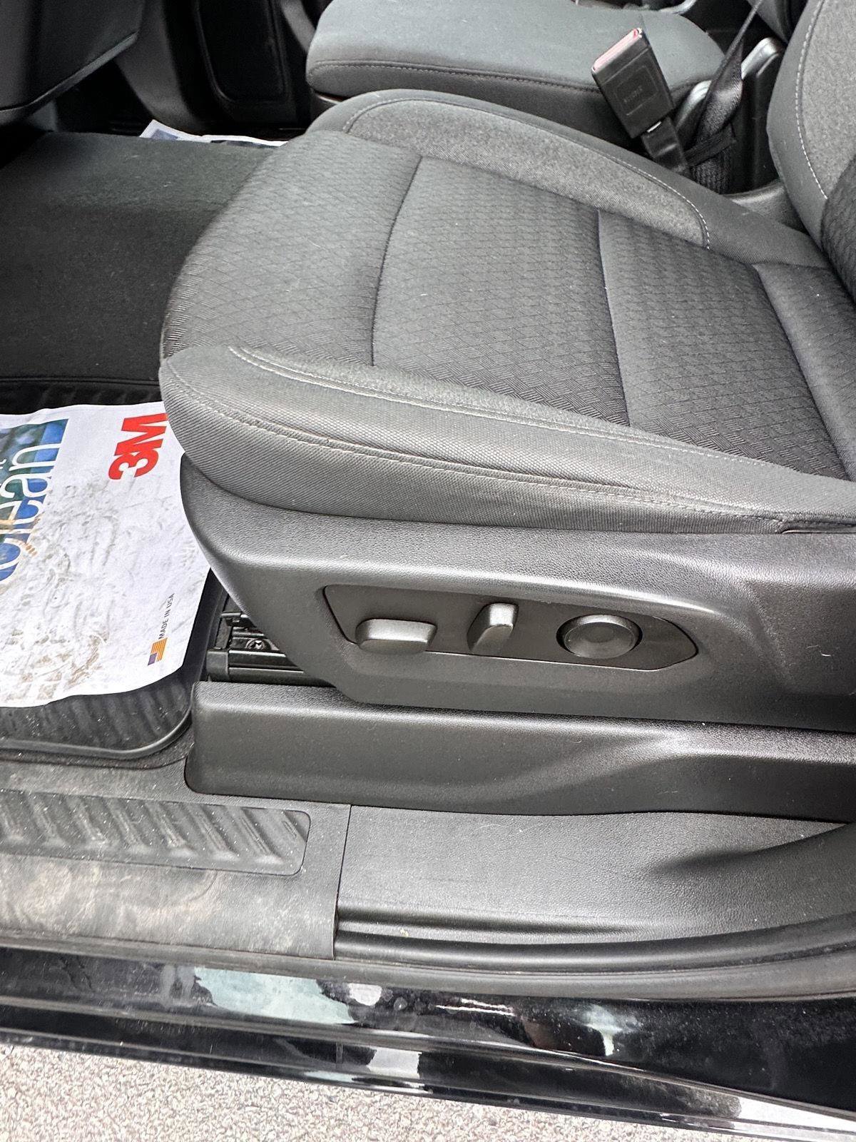 Used 2023 Chevrolet Silverado 1500 Custom image 12