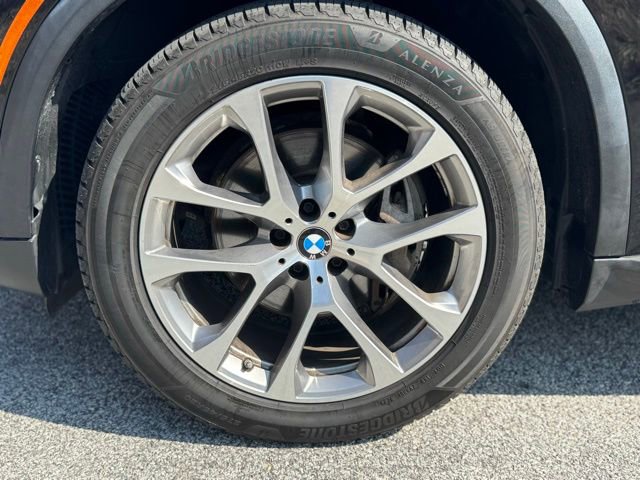 Used 2021 BMW X5 xDrive40i w/ Premium Package AWD/4WD image 2