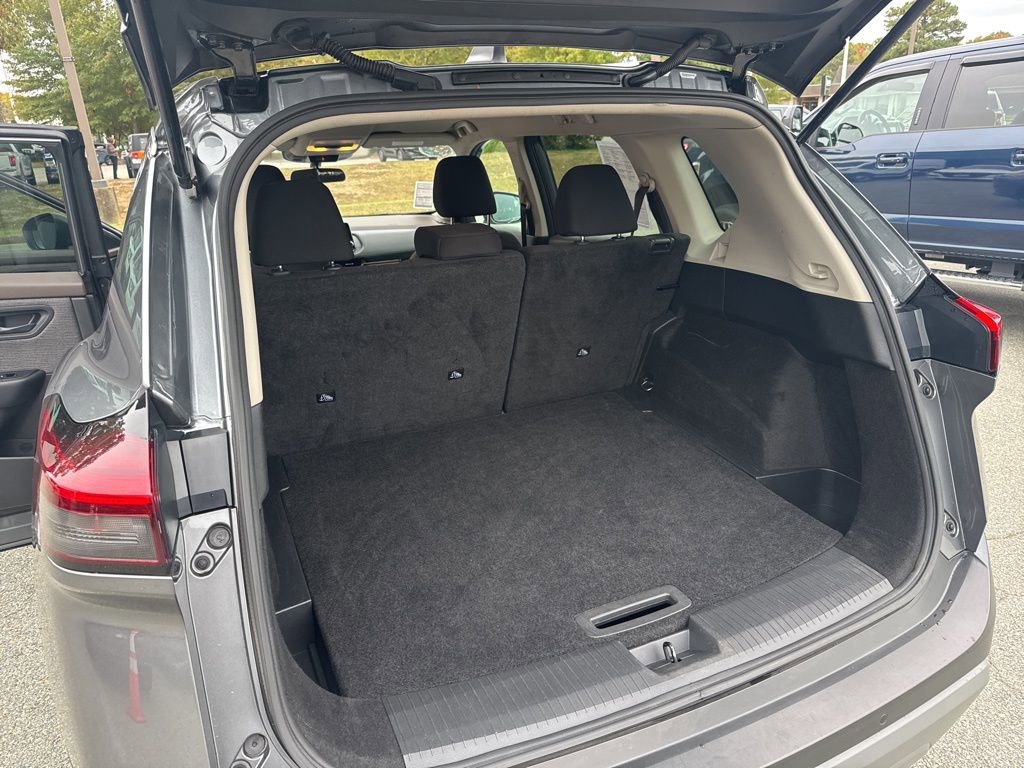 Used 2023 Nissan Rogue S image 31