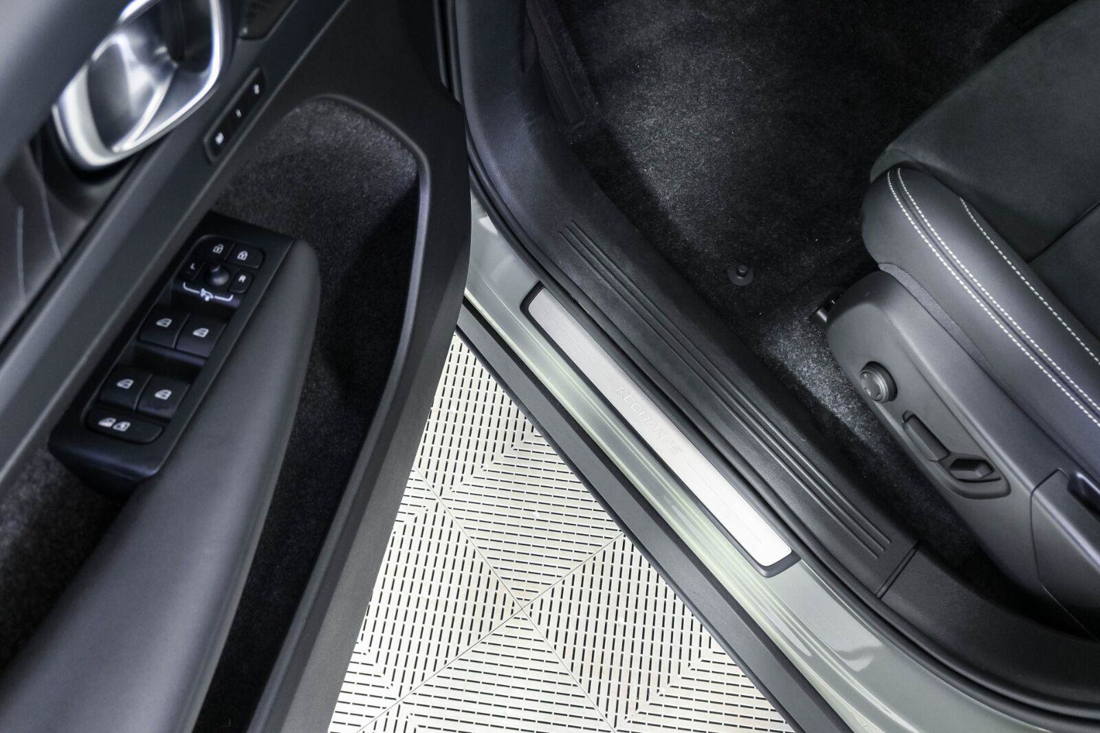 Certified 2023 Volvo C40 P8 Recharge Ultimate w/ Protection Package Premier AWD/4WD image 8