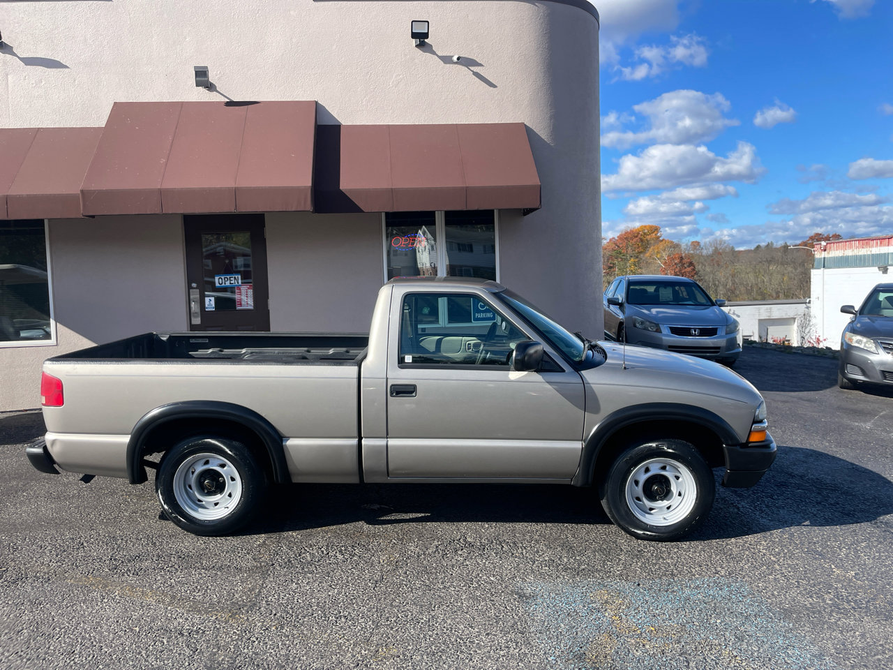 Used 2003 Chevrolet S10 Pickup 2WD Regular Cab image 4