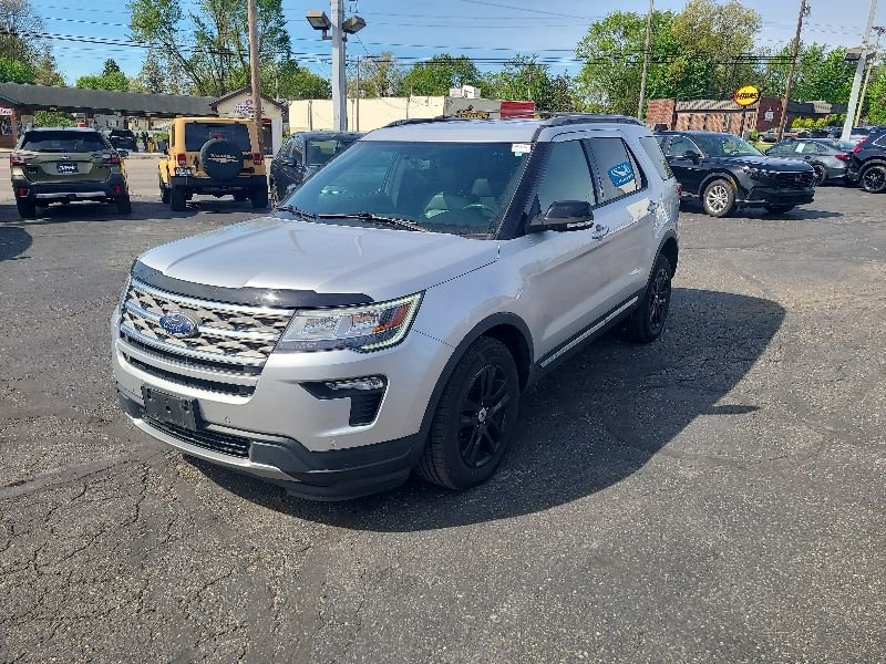 Used 2018 Ford Explorer XLT w/ Equipment Group 202A AWD/4WD image 2