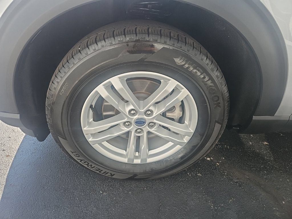 Used 2024 Ford Explorer XLT w/ Equipment Group 202A AWD/4WD image 8