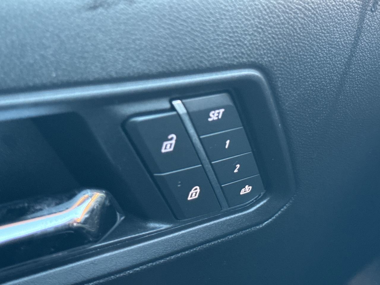 Used 2025 Chevrolet Colorado ZR2 w/ Technology Package image 29