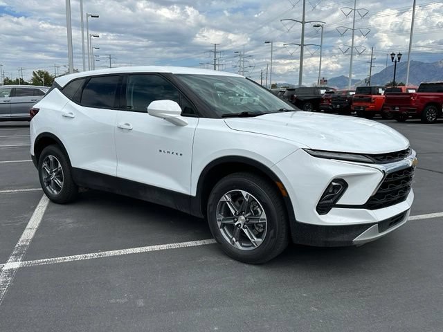 Certified 2025 Chevrolet Blazer LT AWD/4WD image 3