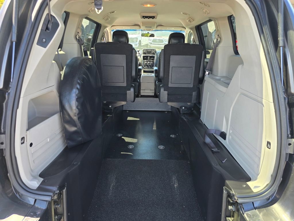 Used 2016 Dodge Grand Caravan SXT image 25