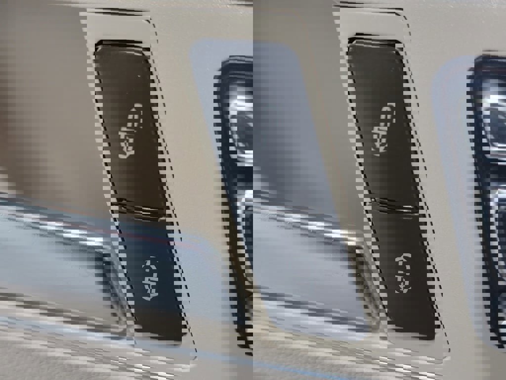 Used 2014 Mercedes-Benz E 350 Sedan image 20