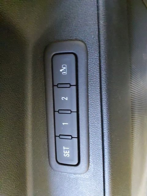 Used 2018 Chevrolet Equinox Premier FWD image 12