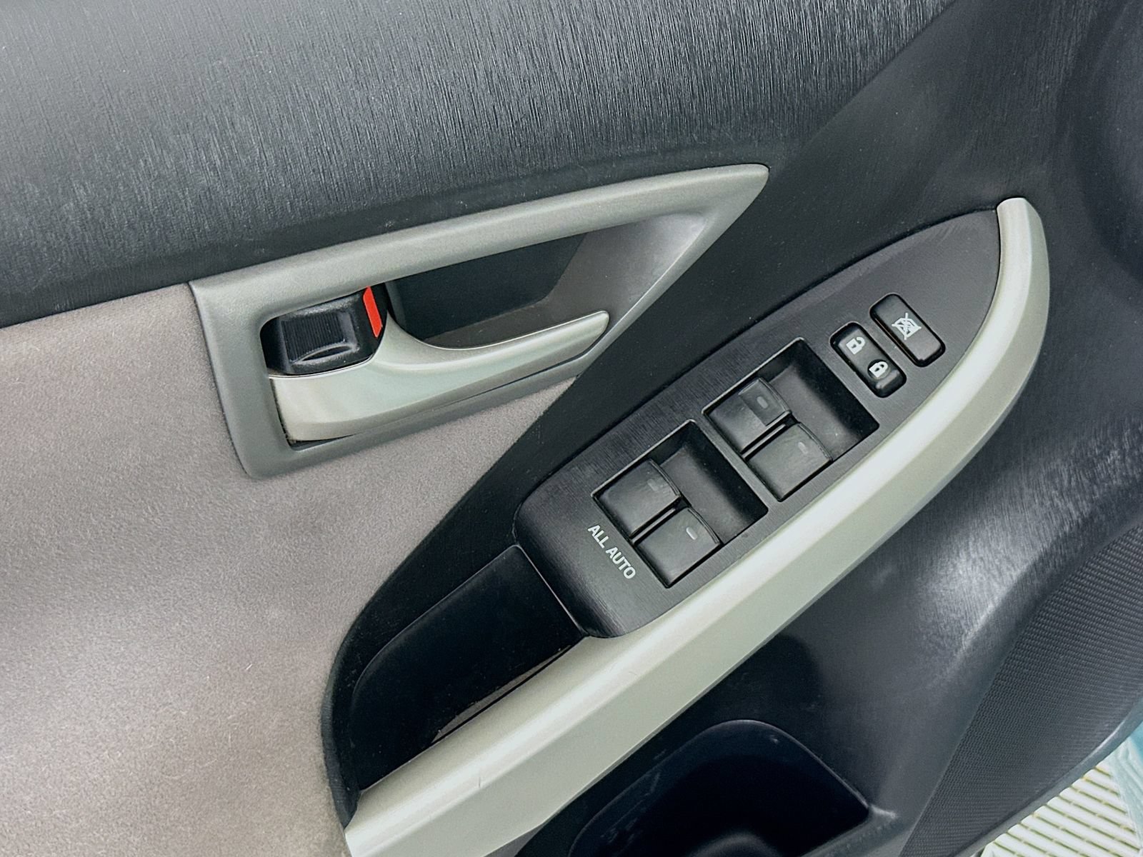Used 2014 Toyota Prius Two FWD image 18