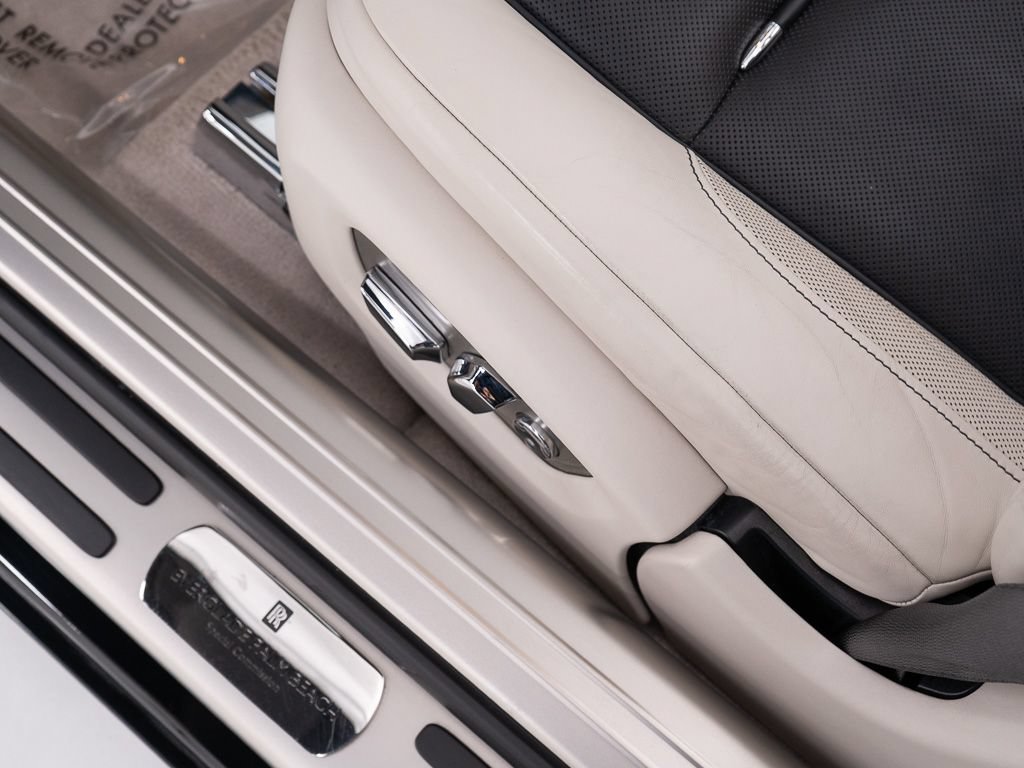 Certified 2018 Rolls-Royce Dawn RWD image 20