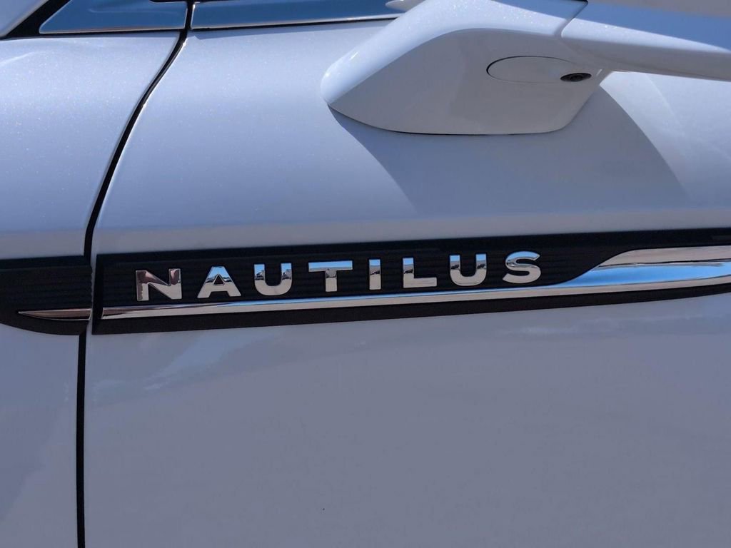 Certified 2023 Lincoln Nautilus Reserve w/ Equipment Group 201A AWD/4WD image 10