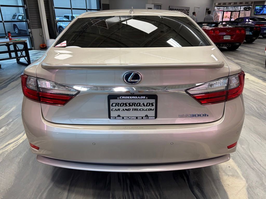 Used 2017 Lexus ES 300h w/ Luxury Package image 35