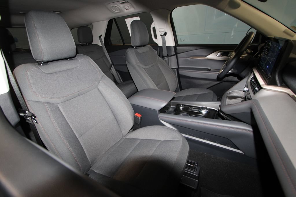 Used 2025 Ford Explorer Active AWD/4WD image 20