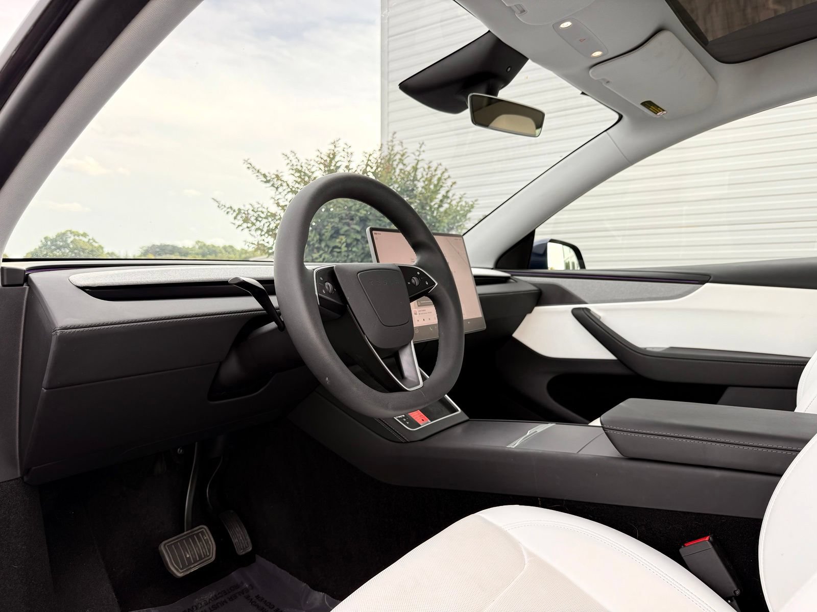 Used 2026 Tesla Model Y 2WD image 23