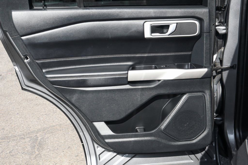 Used 2022 Ford Explorer XLT image 32