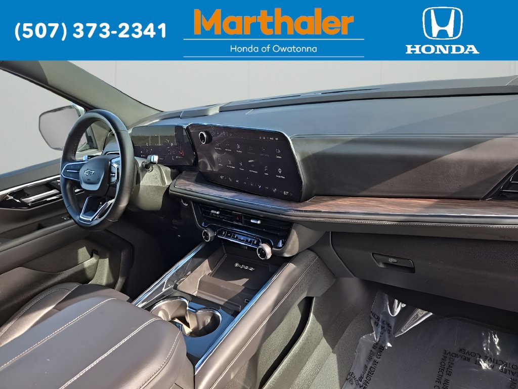 Used 2025 Chevrolet Suburban Z71 AWD/4WD image 21
