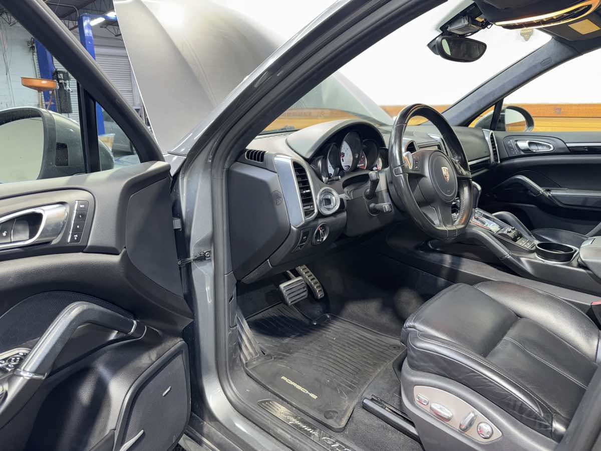 Used 2014 Porsche Cayenne GTS AWD/4WD image 15