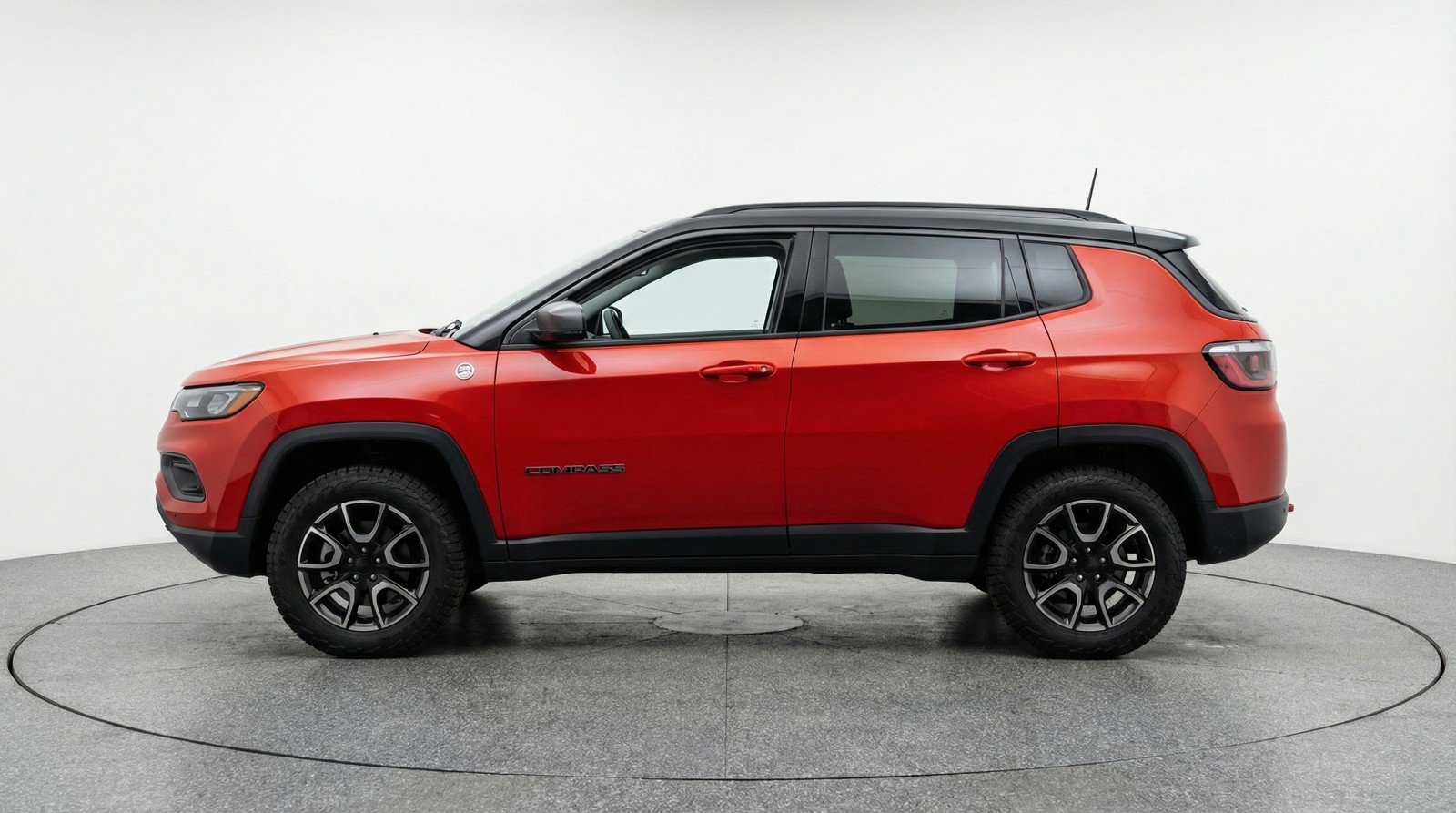 Used 2025 Jeep Compass Trailhawk image 5