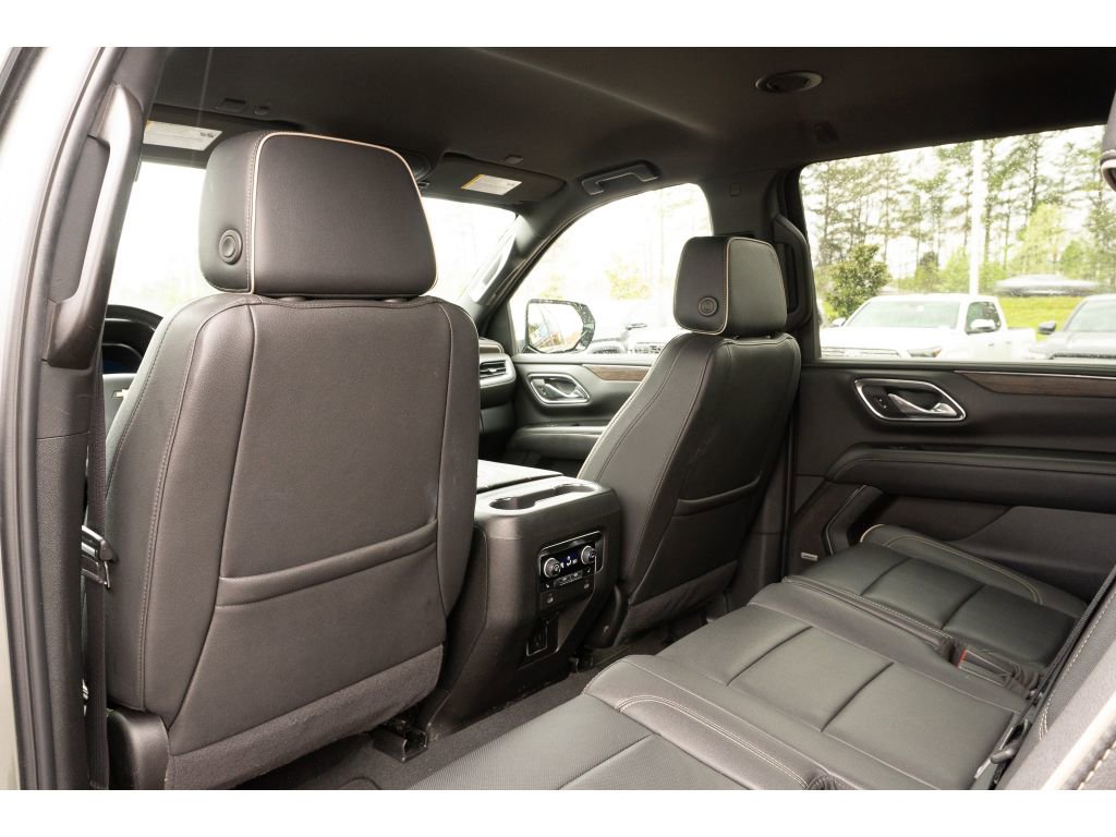 Used 2024 Chevrolet Suburban Premier AWD/4WD image 12